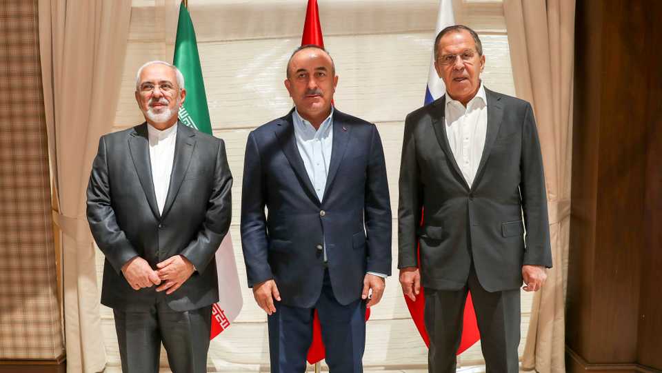Foreign Affairs Minister of Turkey Mevlut Cavusoglu (C), Russian Foreign Minister Sergei Lavrov (R) and Iranian Foreign Minister Mohammad Javad Zarif (L) pose for a photo during their meeting in Antalya, Turkey on November 19, 2017. (Photo AA)