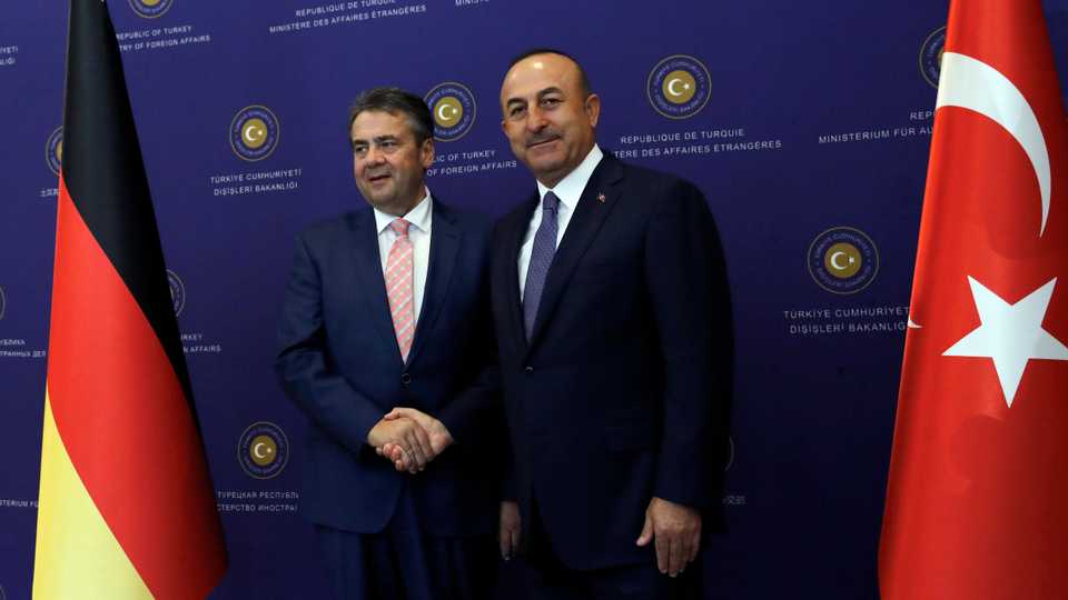 German Foreign Minister Sigmar Gabriel (left) and Turkey's Foreign Minister Mevlut Cavusoglu shake hands in Ankara, Turkey, June 5, 2017.
