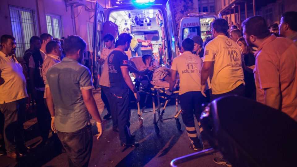 First aid officers carry an injured man to hospital August 20, 2016 in Gaziantep following a late night terror attack on a wedding party in southeastern Turkey.