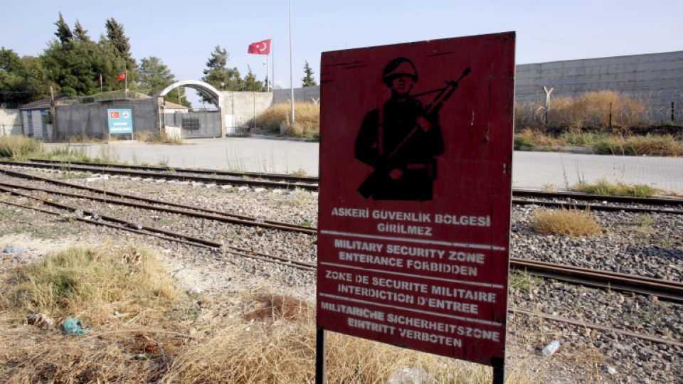 A Turkish military warning sign, with the closed Karkamis border gate in the background, is pictured in Karkamis, bordering with DAESH held Syrian town of Jarablus, in Gaziantep province, Turkey, on August 1, 2015.