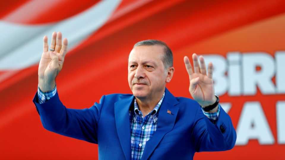 Turkey's President Recep Tayyip Erdoğan greets people at the United Solidarity and Brotherhood rally in Gaziantep, Turkey, August 28, 2016.