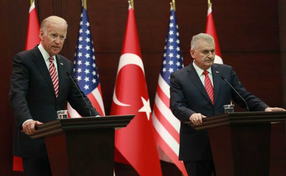 Turkish Prime Minister Binali Yildirim (R) and US Vice President Joe Biden (L) hold a joint press conference following their meeting on August 24, 2016 at the Cankaya Palace in Ankara.