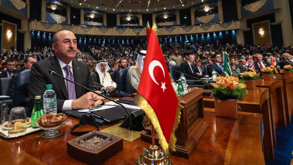 Turkish Foreign Minister Mevlut Cavusoglu (L) participates in the 'International donor conference for Iraqi reconstruction ' on February 14, 2018 in Kuwait City, Kuwait.