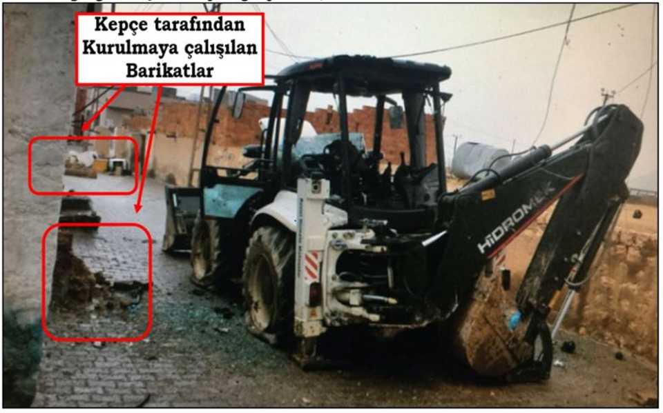 Digger belonging to Derik municipality was used by PKK to dig trenches.