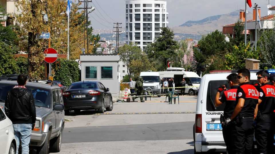 A bomb disposal expert prepares to examine a bag in front of the Israeli Embassy in Ankara, Turkey, September 21, 2016. 