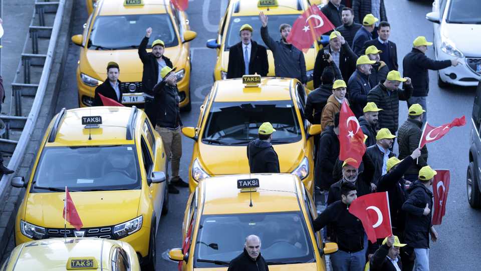 Istanbul's taxi drivers took to the streets to show their frustration with Uber. Uber does not face problems in just Turkey, but also has similar troubles in Greece and in the United Kingdom. (AA)