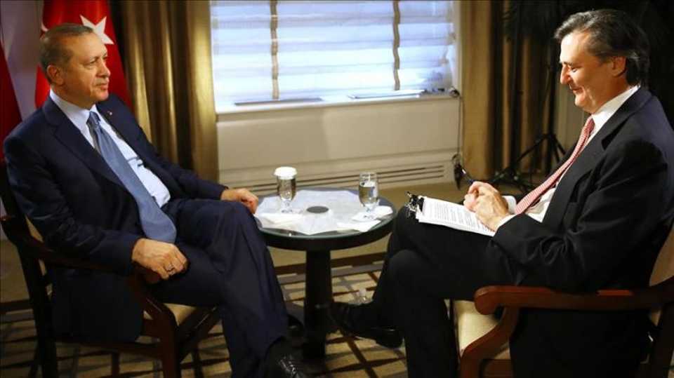 Turkish President Recep Tayyip Erdoğan (L) speaks during an interview with Bloomberg News editor-in-chief John Micklethwait (R) in New York, on September 22, 2016.