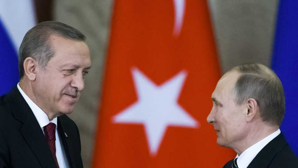 Russian President Vladimir Putin (R) shakes hands with his Turkish counterpart Tayyip Erdogan after the talks at the Kremlin in Moscow, Russia, March 10, 2017.