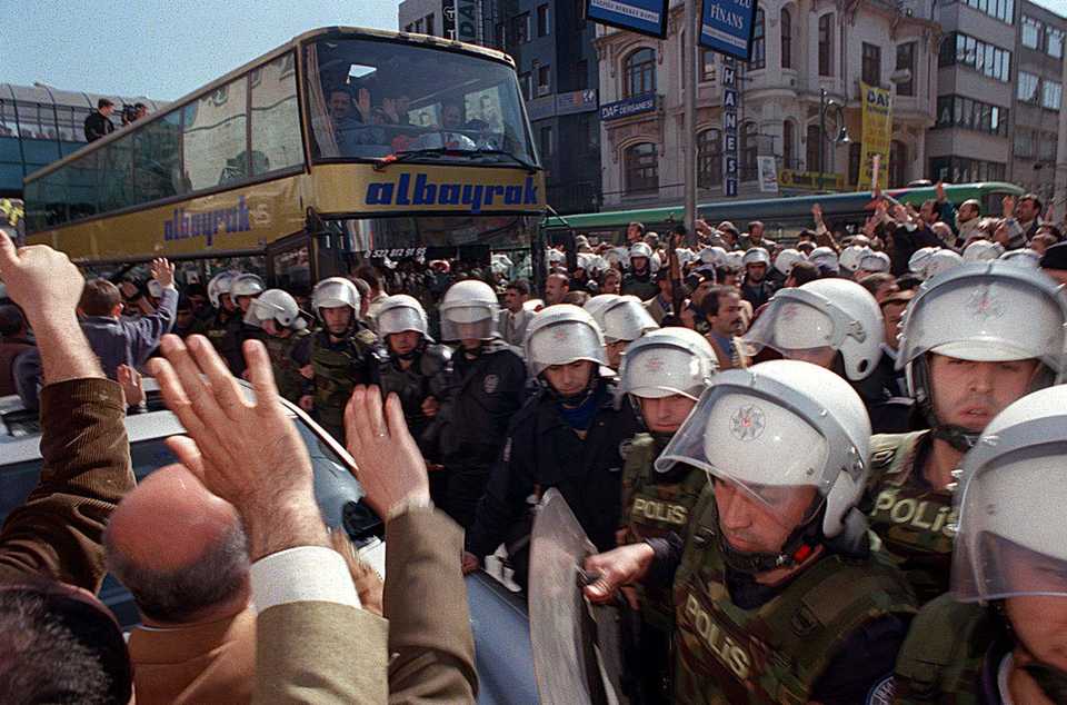 Erdogan greets his supporters in Istanbul while heading to Pinarhisar prison in Kirklareli on March 26, 1999.