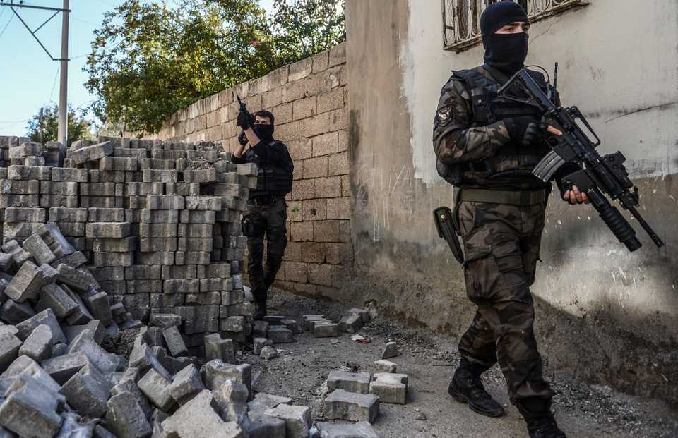 Turkish special operations police are seen during an anti-terror operation against PKK terrorists in the Nusaybin district of Mardin, southeastern Turkey on November 24, 2015.
