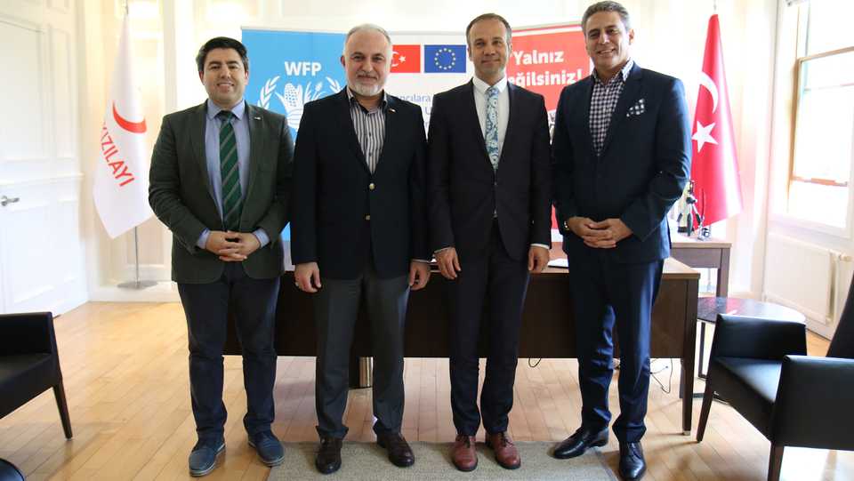 The head of Turkish Red Crescent Kerem Kinik and the regional director of the World Food Program Muhannad Hadi.