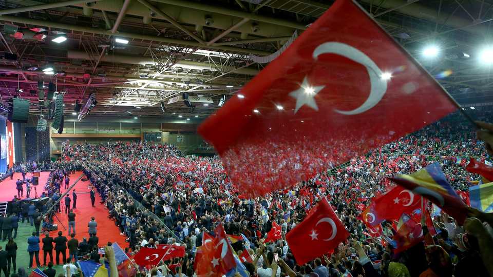 Thousands of people packed a sports centre in Sarajevo to hear Turkey's President Recep Tayyip Erdogan address the Turkish diaspora in Europe.