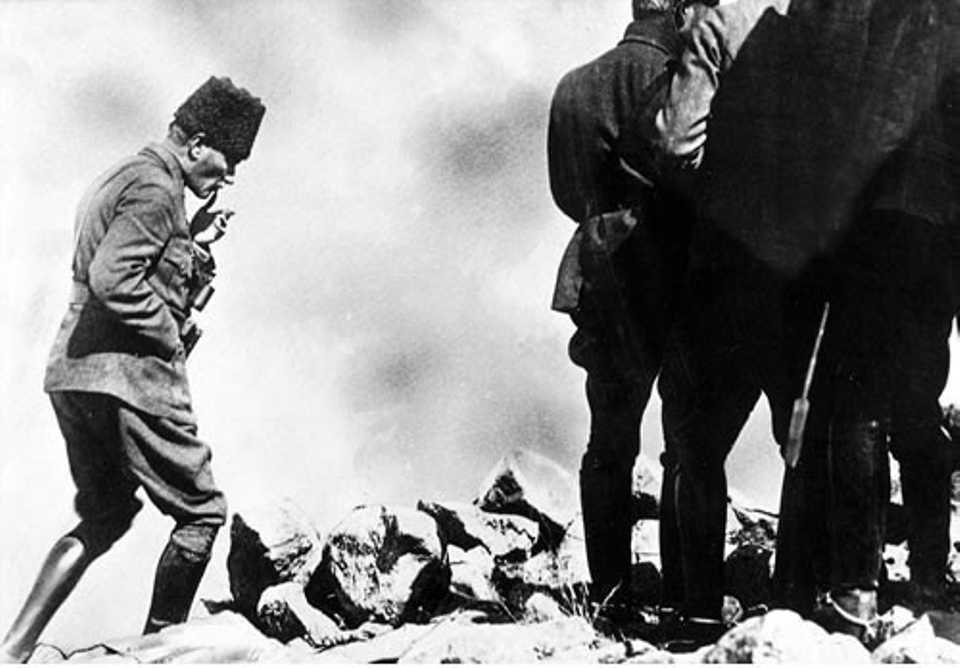 Mustafa Kemal successfully rallied his followers to expel the occupying powers of Britain, France, Italy, Greece and Armenia from Anatolia in the Turkish War of Independence. Photo: Mustafa Kemal before the last great offensive of the war, which retook the city of Izmir from Greece.