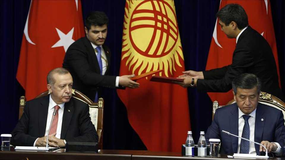 Turkish President Recep Tayyip Erdogan (L) and Kyrgyzstan's President Sooronbay Jeenbekov (R) sign joint declaration during their press conference, in Bishkek, Kyrgyzstan on September 1, 2018.
