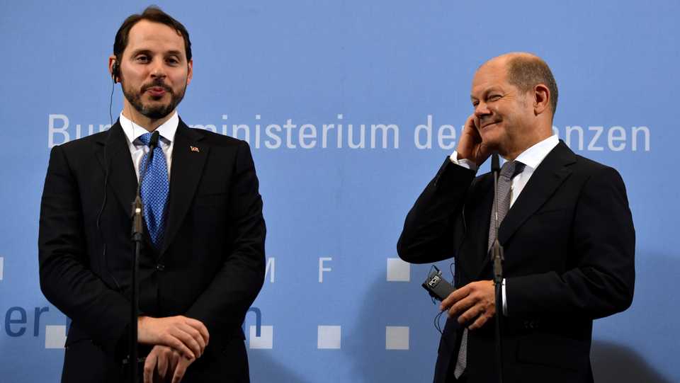 Turkish Finance Minister Berat Albayrak (L) and German Finance Minister Olaf Scholz (R) give a joint press statement along with German Economy at the Finance ministry on September 21, 2018 in Berlin.