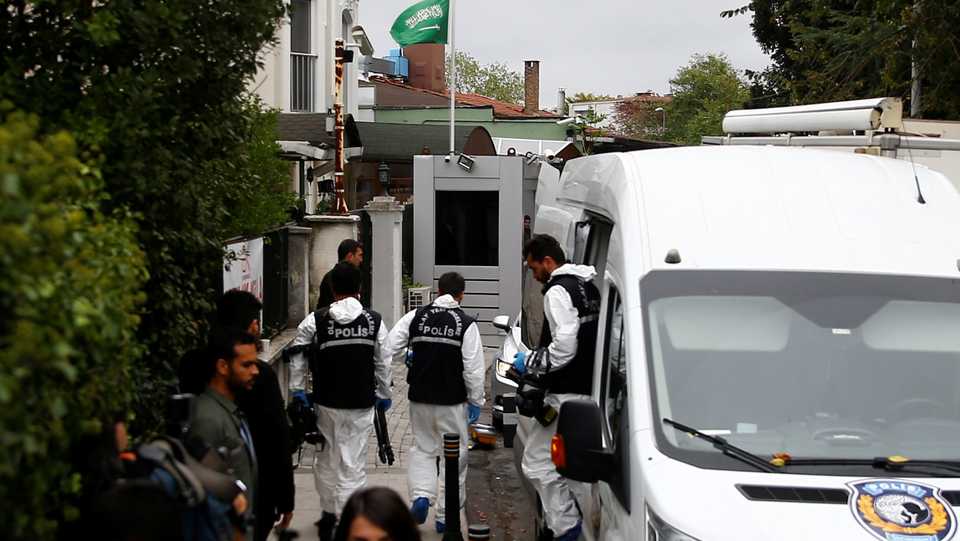 Turkish forensic officials arrive to the residence of Saudi Arabia's Consul General Mohammad al Otaibi in Istanbul, Turkey on October 17, 2018.