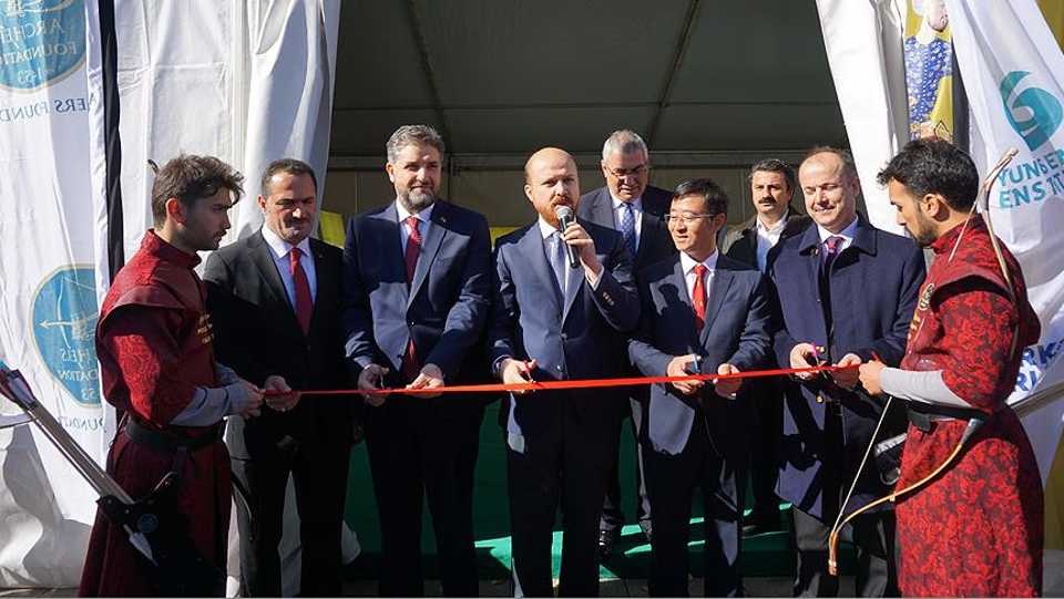A delegation from the Turkish Archers Foundation opening the Turkish Archery Exhibition in Beijing on October 29, 2018.