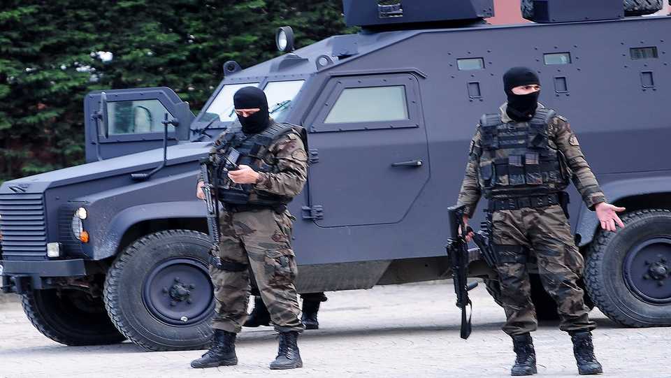 Turkish security personnel in Istanbul. April 1, 2015.
