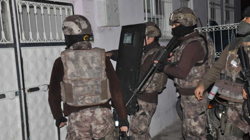 Turkish police detain 445 suspected Daesh members in anti-terror raids carried out across the country, on February 5, 2017.