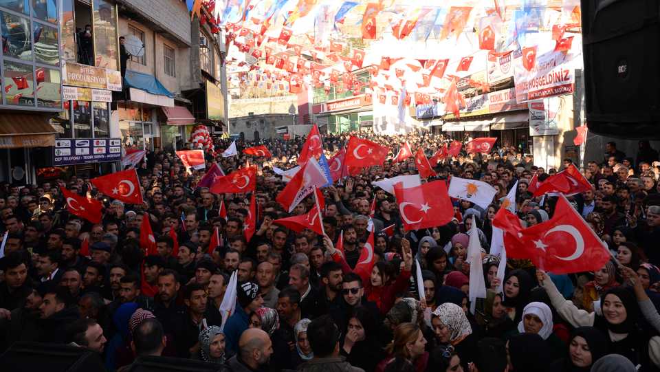 Turkey's political parties are campaigning hard for the upcoming municipal elections.