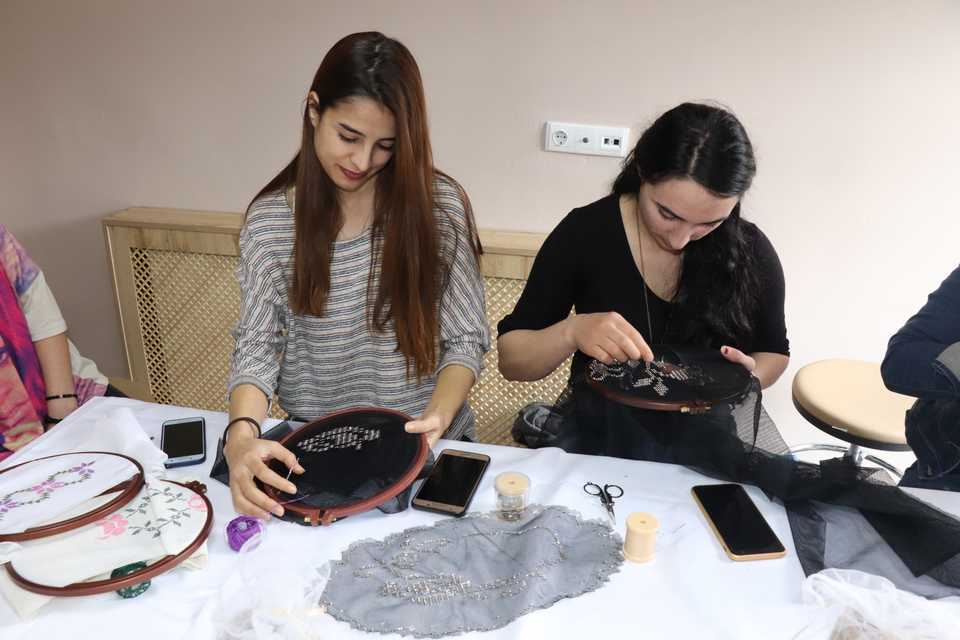 Since September 2017, the Cukurca district governorship has launched various social projects. The sewing course, which is being given at a restored social complex, is one of them.