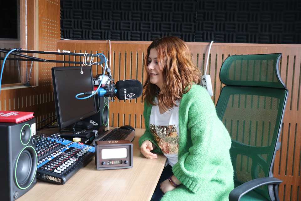 Since May 2018, Cukurca FM, which is broadcasting from the 91.1 frequency, has reached many people with its rich variety of music, including Kurdish songs. Mutlu Dervisoglu, who is a 29-year-old native of Cukurca, is one of the DJs at the radio station.