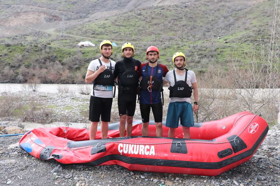 Cukurca’s rafting team in front of the Zap River. Emir Cakir, the team’s 18-year-old captain (second right), who is from Cukurca, thinks that they will come first in the world rafting championship, which will be held in Turkey’s Tunceli province in June 2019.