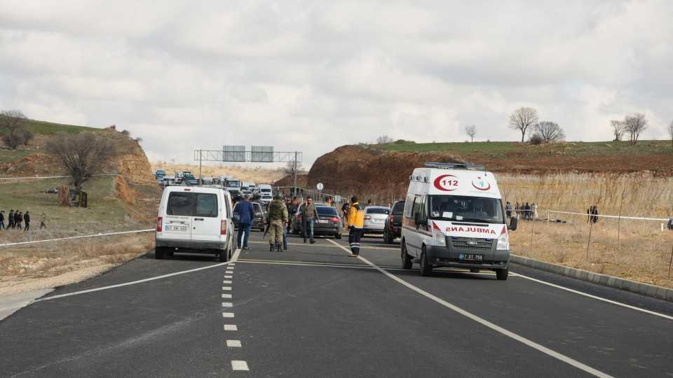 Police and ambulances at the scene of the attack on a highway linking Mardin and Diyarbakir provinces on March 15, 2017.