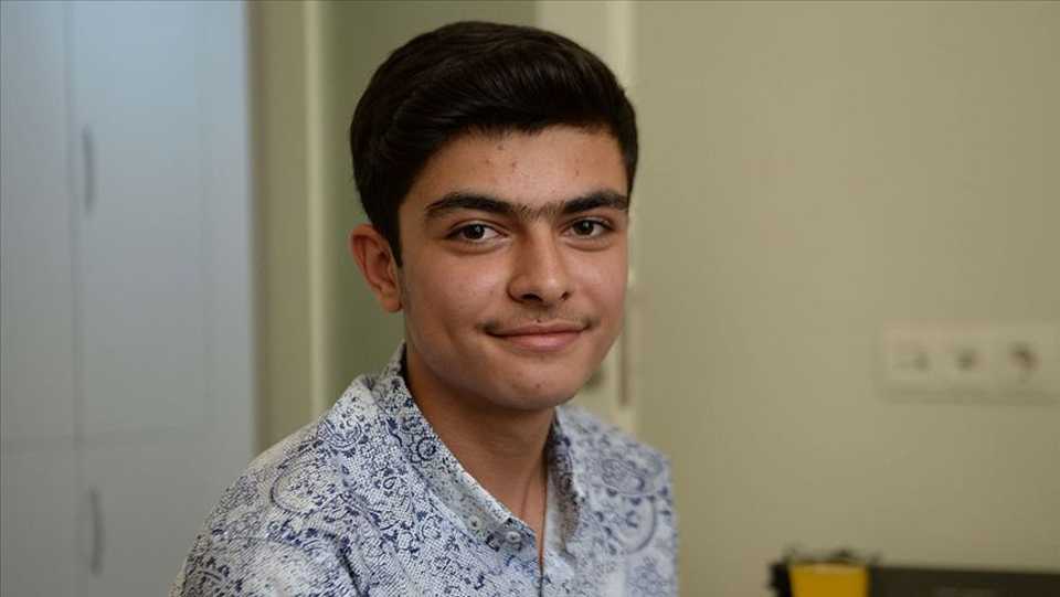 Syrian student Muhammet Halil is the son of an architect father and of a teacher mother who achieved a full point score in the nation-wide middle school exam to qualify for high school.
