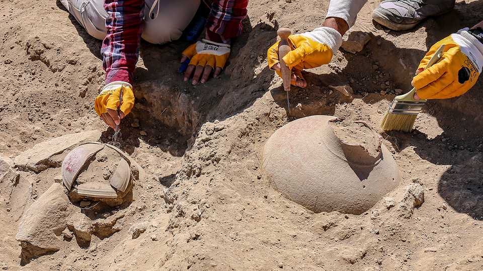 The team of archaeology experts unearth the hidden treasures of the Urartian Kingdom.