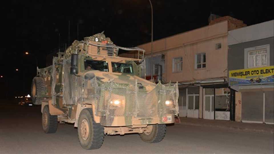 The military convoy entered the 1st Division Border Company Command accompanied by gendarmerie forces.