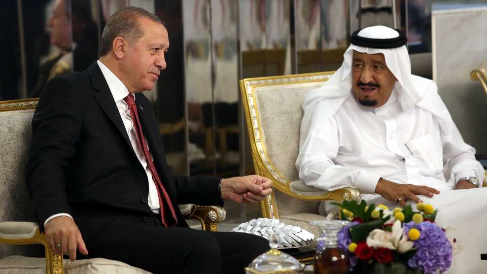Photo shows Turkish President Recep Tayyip Erdogan (L) and Saudi King Salman bin Abdulaziz Al Saud (R).