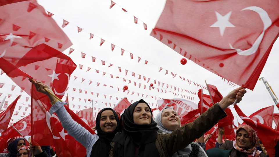 A 'Yes' vote will transition Turkey to a presidential system while a 'No' vote will maintain the current system.