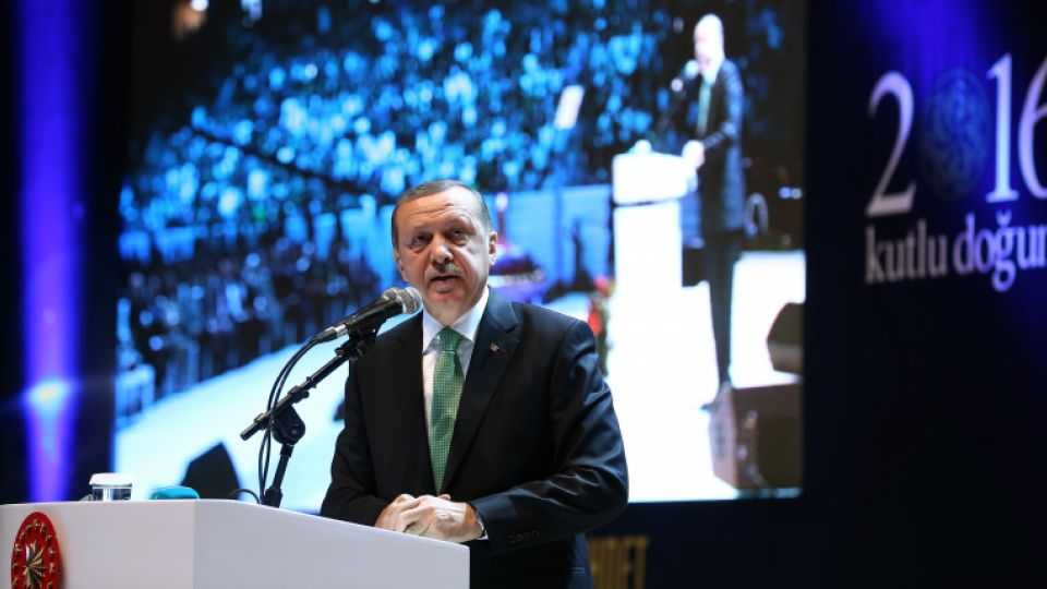 Turkish President Recep Tayyip Erdogan delivers a speech at an event organised to commemorate the birthday of Prophet Muhammad, Istanbul, Turkey, April 17, 2016.