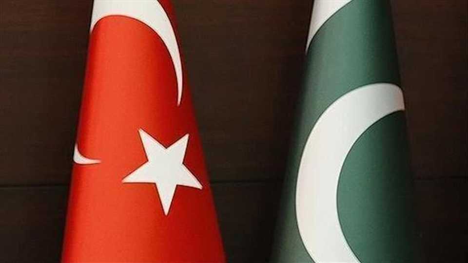 Pakistani Foreign Minister talked to his Turkish counterpart over phone to discuss Jammu and Kashmir.