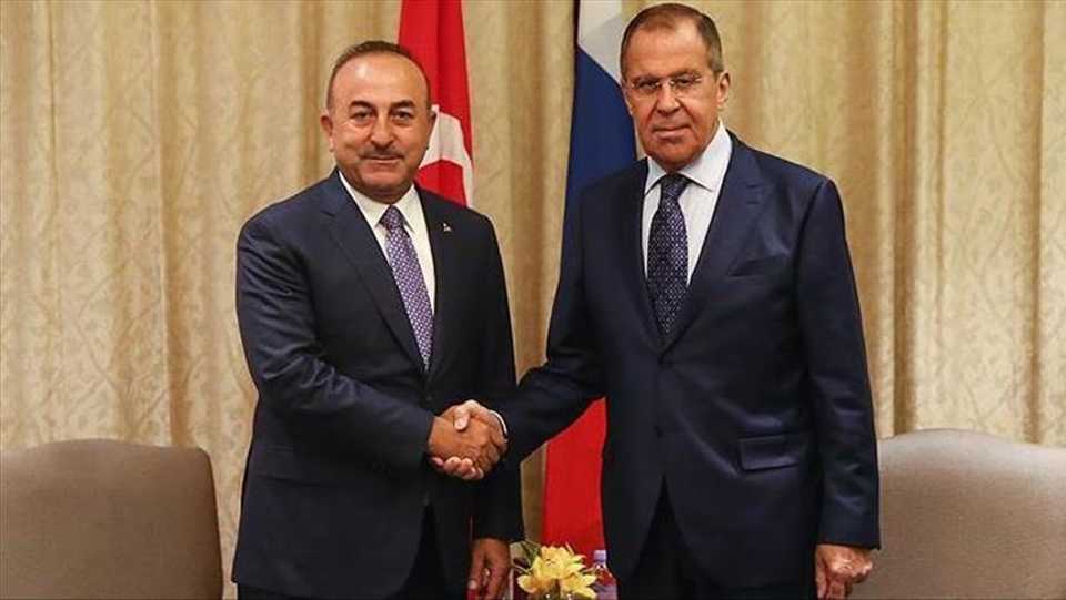 Turkey’s foreign minister Mevlut Cavusoglu (L) and Russia’s foreign minister Sergey Lavrov (R) discussed matters pertaining to Syria’s northwestern Idlib, Astana peace process and establishment of Syrian constitutional committee.