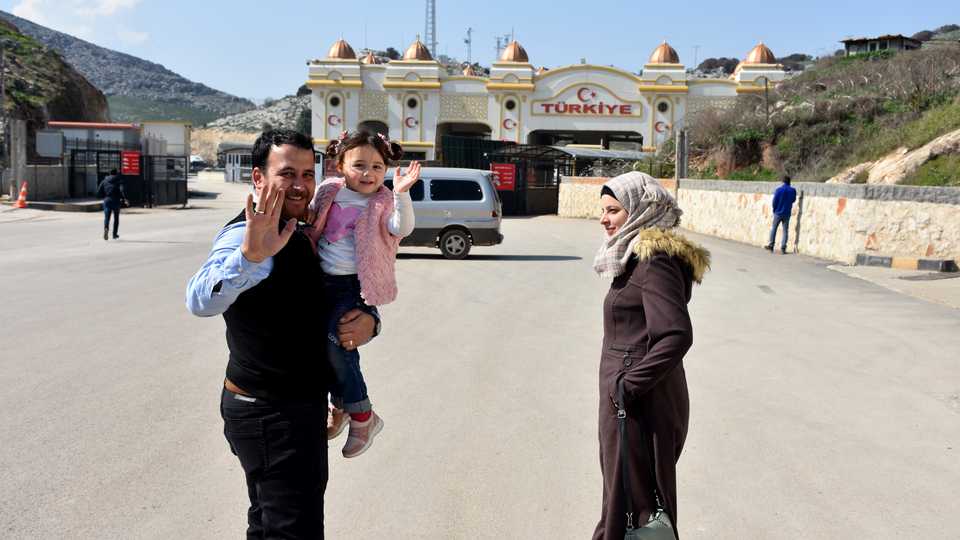 Salwa, the Syrian girl taught by her father to laugh at the sound of bombs, enter Turkey with her family at border gate with Syria on February 25, 2020.