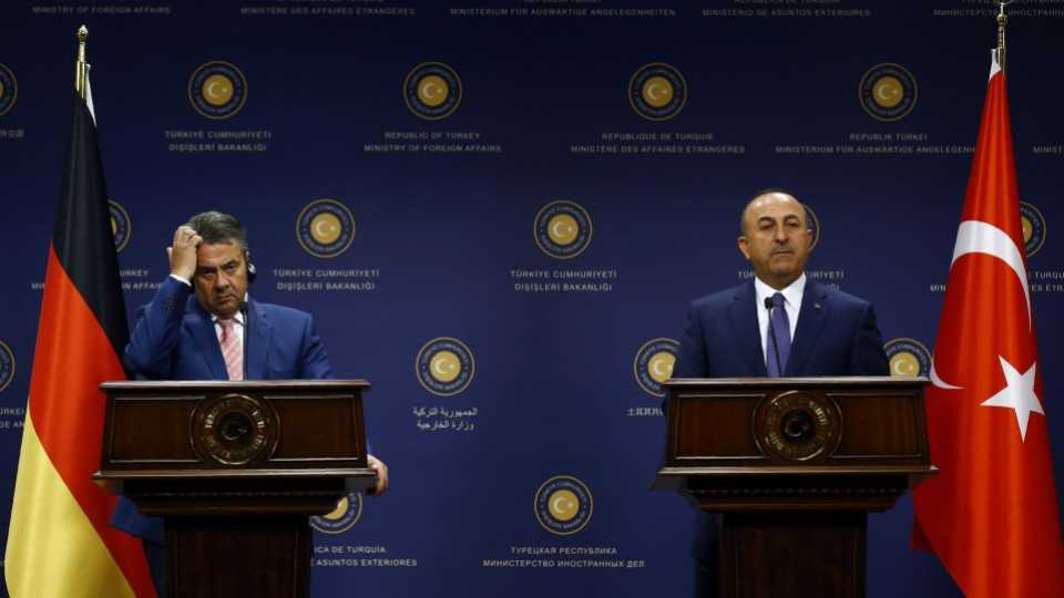 German Foreign Minister Sigmar Gabriel and his Turkish counterpart Mevlut Cavusoglu at a news conference in Ankara, Turkey, June 5, 2017.