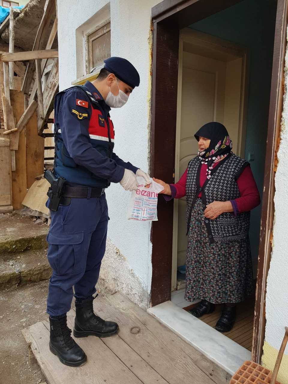 Turkish gendarmerie brings medicine to elderly women. The paramilitary force has a helpline number on which anyone above 65 can call for any assistance.