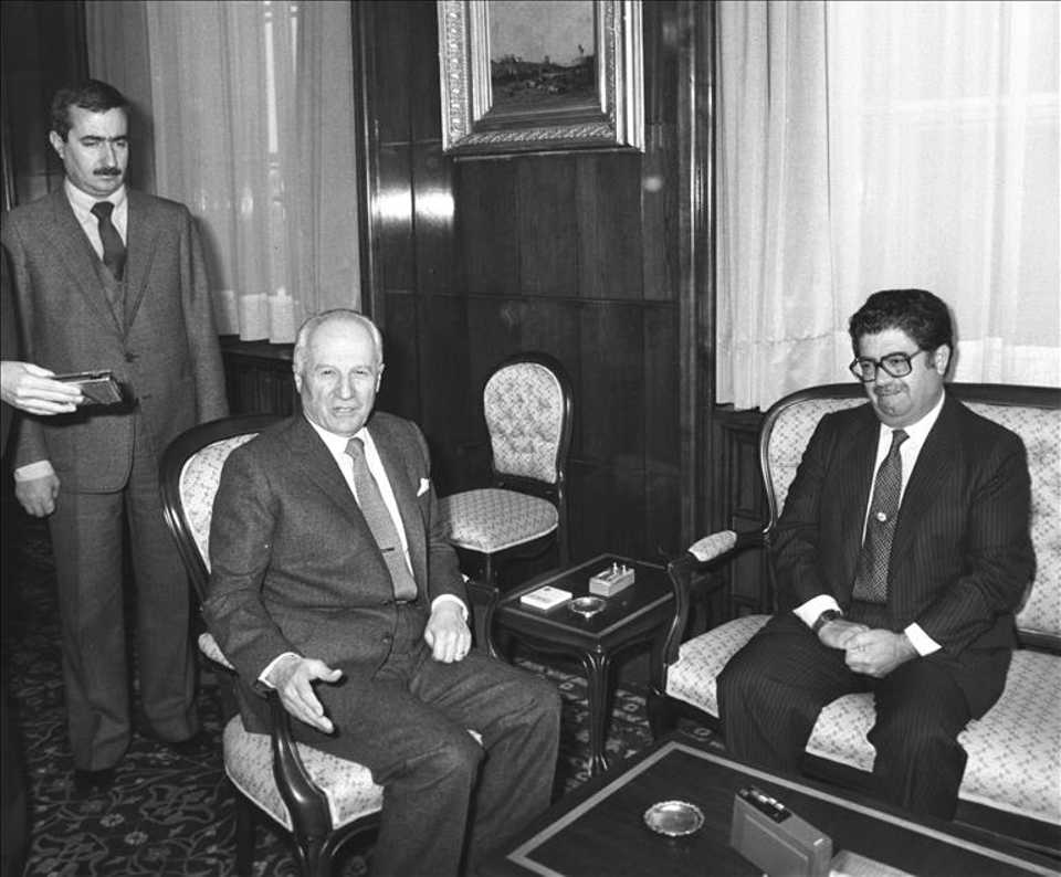 Former Turkish President Kenan Evren, who also led the military coup of 1980, meets with Turgut Ozal, the Motherland Party leader, on November 9, 1983.