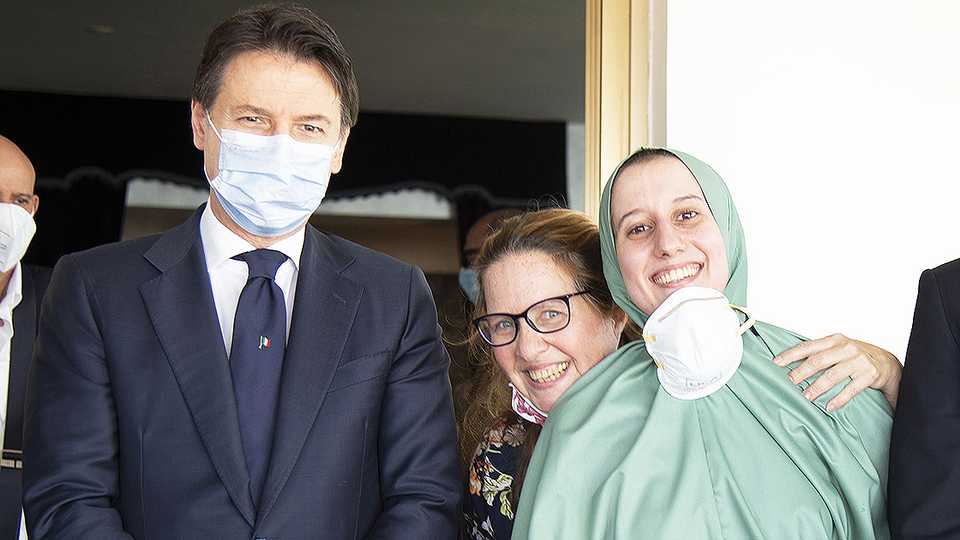 Silvia Romano was welcomed by Italian Prime Minister Giuseppe Conte, Foreign Minister Luigi Di Maio and his family.