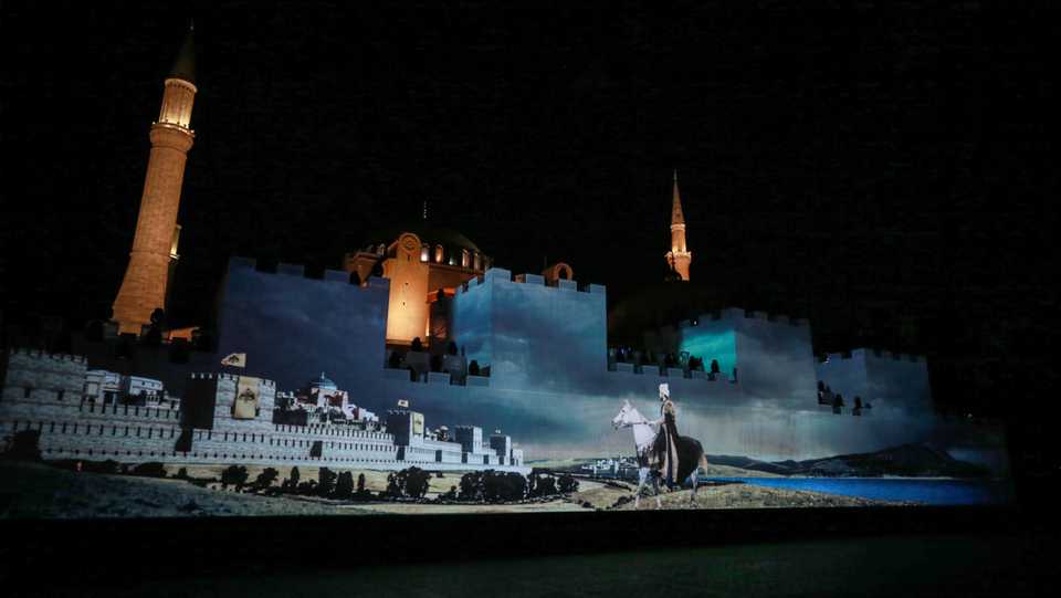 A presentation with the theme of the conquest of Istanbul was performed on a platform in front of the museum.