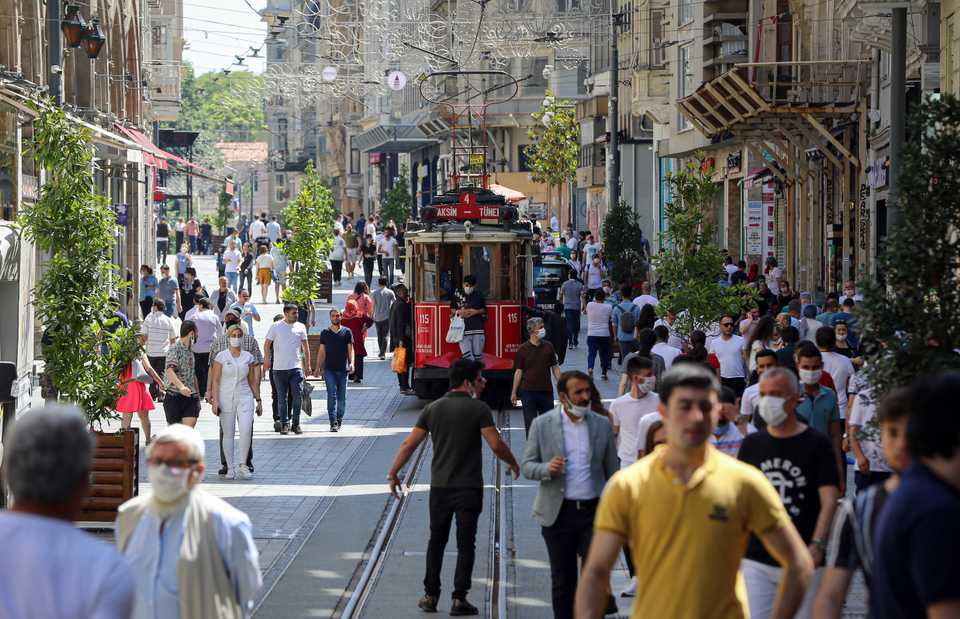 Taksim’s Istiklal Street is teeming with people again on June 7, 2020, after being largely empty for weeks. Pictured is the vintage tram ferrying passengers from Taksim Square to Tunel Square.