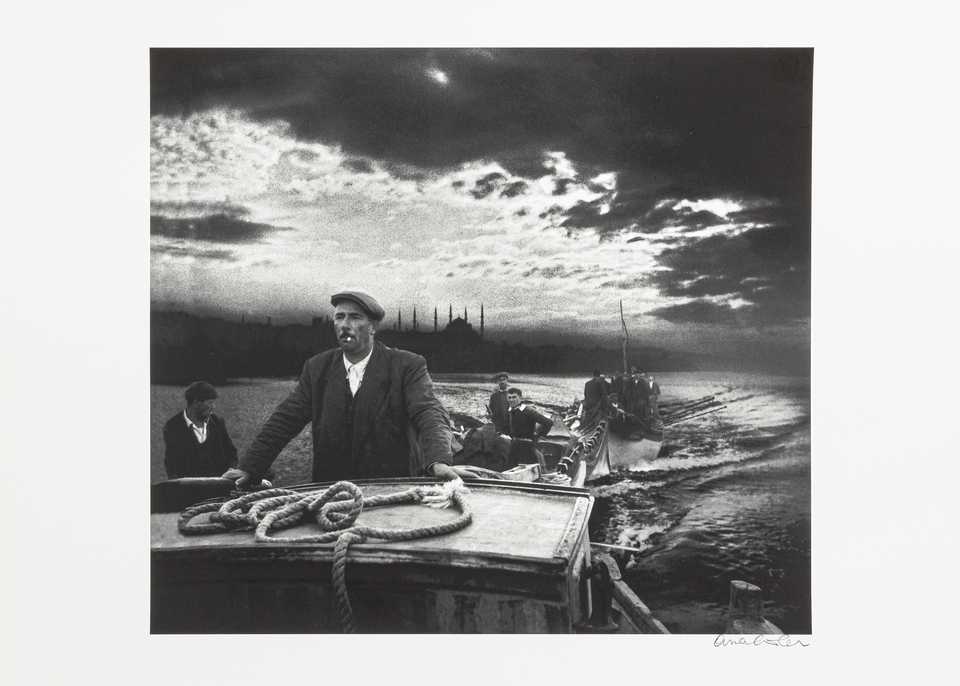 “Kumkapi fishermen return to port at first light”, 1950.