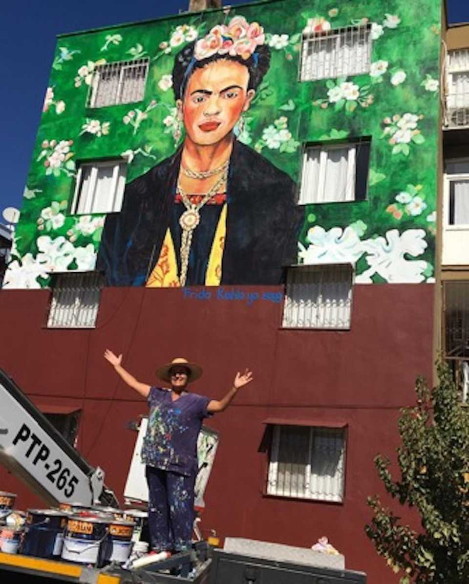 Hazar painted a mural of Mexican painter Frida Kahlo in October 2017.