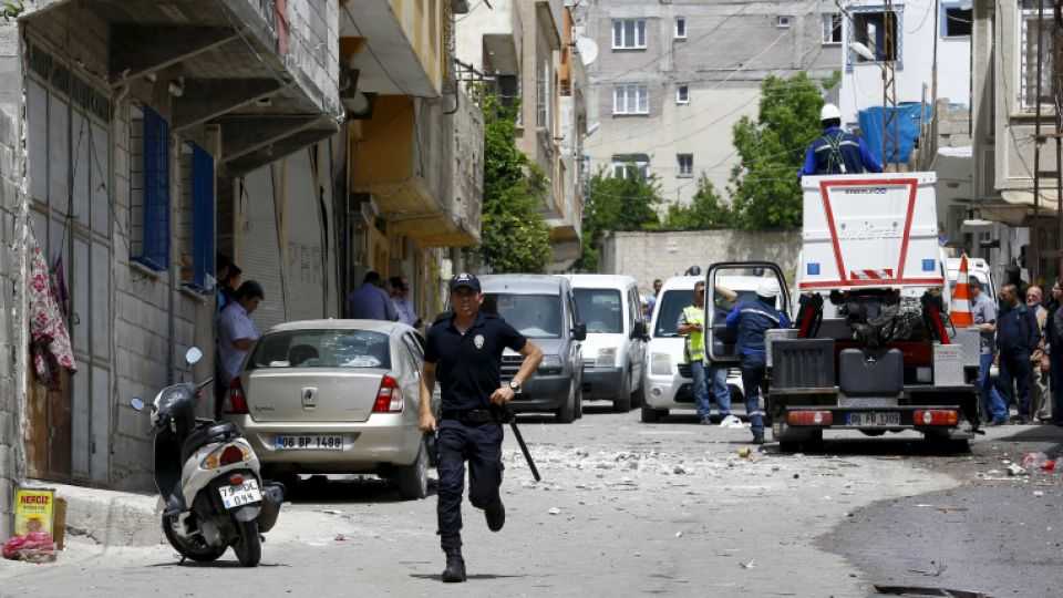 A riot police officer runs away from the site after two rockets hit the Turkish town of Kilis near the Syrian border, Turkey on April 24, 2016. 