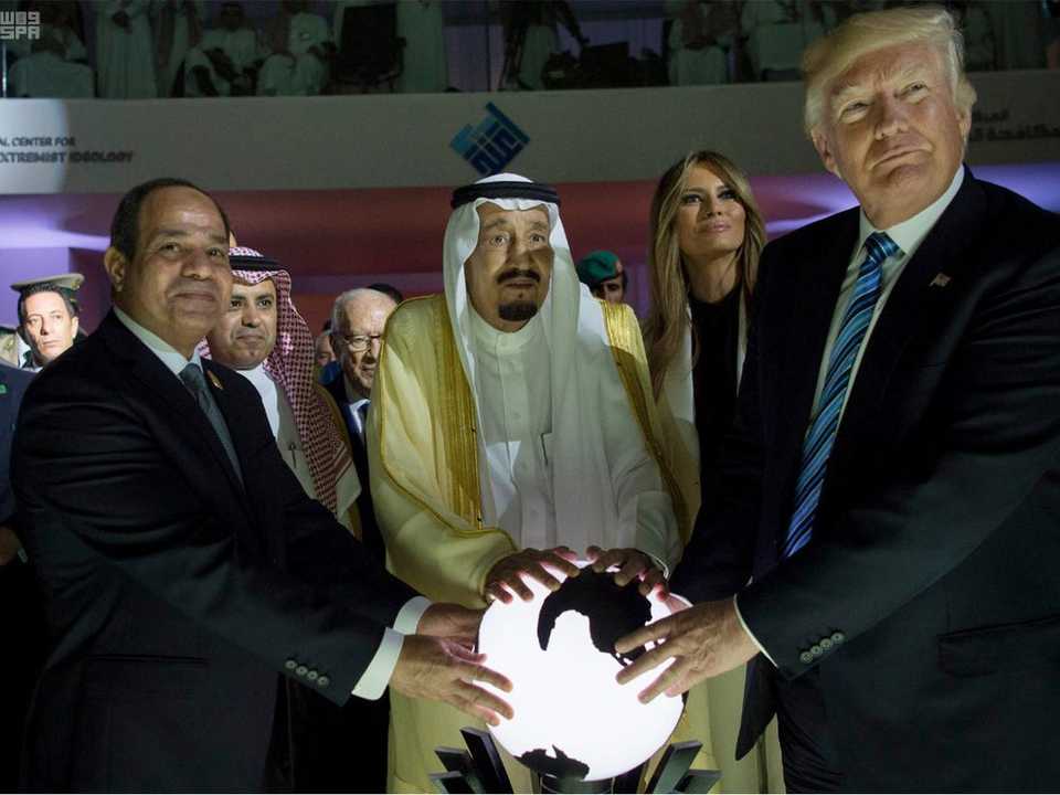 King Salman, Presidents Trump and el-Sisi inaugurate the Global Center for Combating Extremism by touching an illuminated globe of the Earth.