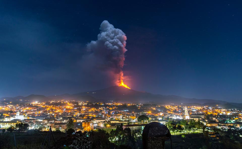 Is Etna a danger to Italy?