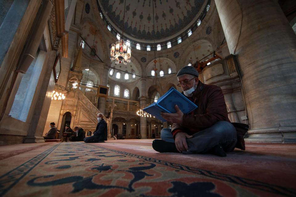 People pray at the Eyup Sultan Mosque, in Istanbul, on April 12, 2021, a day before Ramadan.