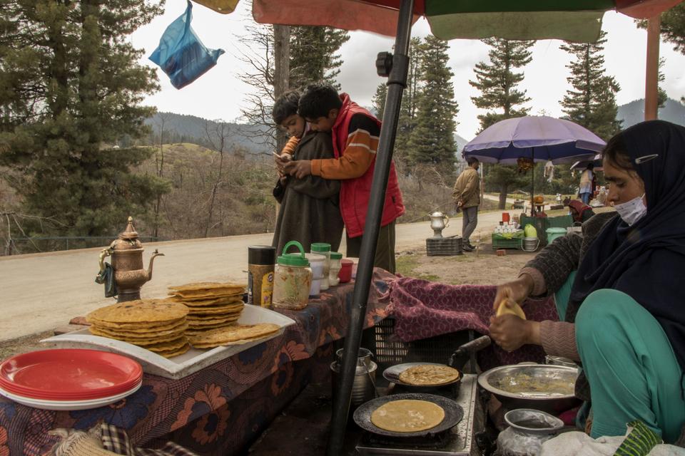 Following Afroza's footsteps, many lockdown-hit women have dotted the serene landscape in Kashmir with their roadside stalls.